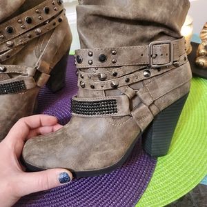 Grey ankle high boots.